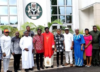 Popular Catholic Priest,EBUBE MUONSO Visits SOLUDO, Reconciles with HIM.(Video)