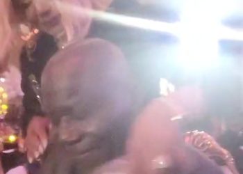 Moment Ex-Governor Obiano’s Wife Was Seen Trying to Pacify Man Who Refused To Shake Hands with Husband