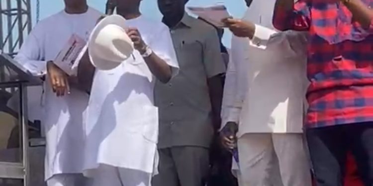 Billionaire Arthur Eze Donates 5 Billion Naira to Anambra State Government (Video)