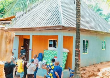 Anambra billionaire, Mighty-Mighty Gifts 10 Houses Worth 125M to Widows (Pix/Video)