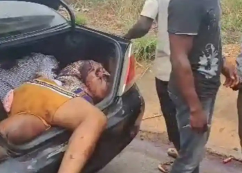 Hoodlums Kill Couple, Dump Their Corpses in Vehicle Boot in Anambra, Police Begin Investigation (Video)