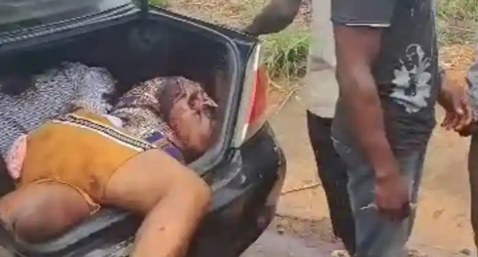 Hoodlums Kill Couple, Dump Their Corpses in Vehicle Boot in Anambra, Police Begin Investigation (Video)