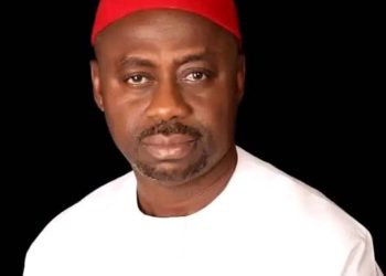 Jubilation in Anambra As Chief Ugochukwu Okeke (Enyioha) Gives Scholarship to Students.