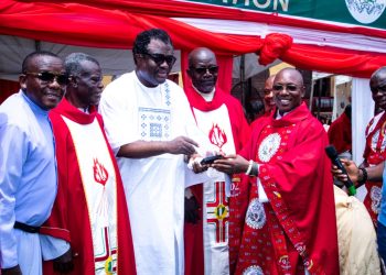 Jubilation as Anambra Man, Paul Chukwuma Donates N100m to Alma Mater.