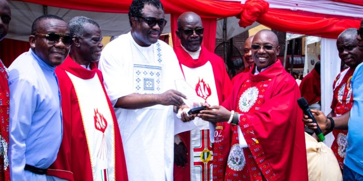 Jubilation as Anambra Man, Paul Chukwuma Donates N100m to Alma Mater.