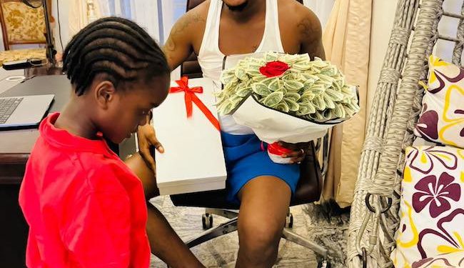 Anambra: Blord’s Wife Splashes 2k Dollars on Him As He Marks 26th Birthday in Style (Photo)