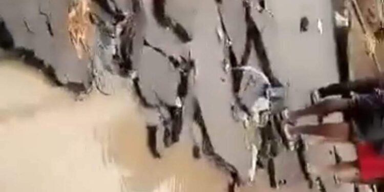 Ochanja Residents Laments Bitterly After Rain Washed Away The Newly Constructed Road Done by Gov Soludo.(Photos)