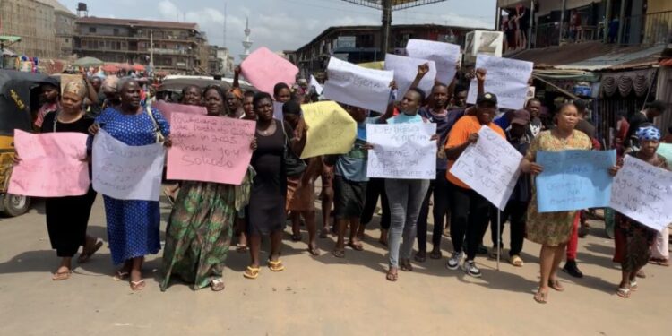 Onitsha Traders, APGA Faithfuls Protest In Support of Soludo’s Road Projects Standard.