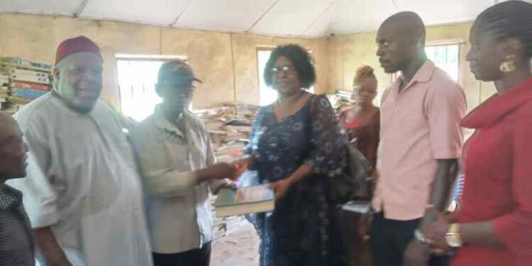 US-based Medical Doctor Donates 8,000 Books to Anambra State Library.