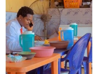 Business Mogul, Blord Seen Eating at A Local Restaurant.(Video)