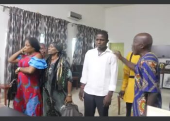 3 Sisters Seize Late Brother’s Corpse, Deny His Children Access to His Property in Anambra (Video)