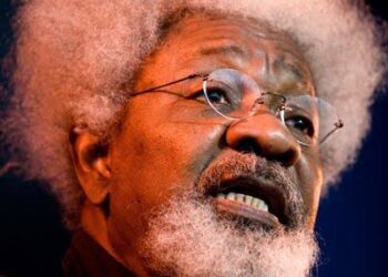 Soyinka as Okonkwo in “Things Fall Apart”