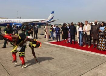 Prince Harry, Meghan Fly Air Peace To Lagos As Onyema, Others Welcome Royal Couple