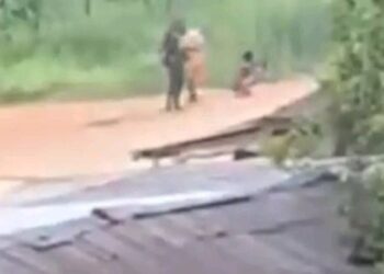 Armed Gangs Exchange Gunfire At Chukwuemeka Ojukwu University (video)