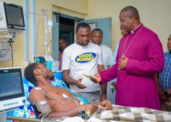 Building collapse: Bishop Nwokolo prays with survivors, confirms offset of medical bills