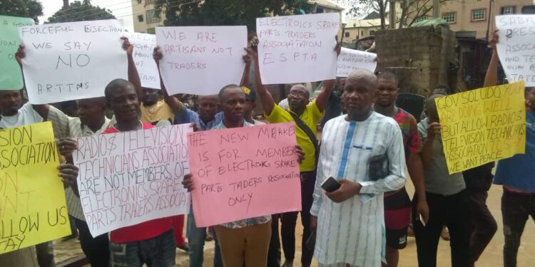 Rescue us from forceful ejection in Onitsha market – Radio, TV repairers beg Soludo