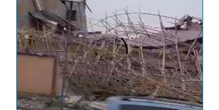 Massive DMGS Centenary Building in Onitsha Collapses