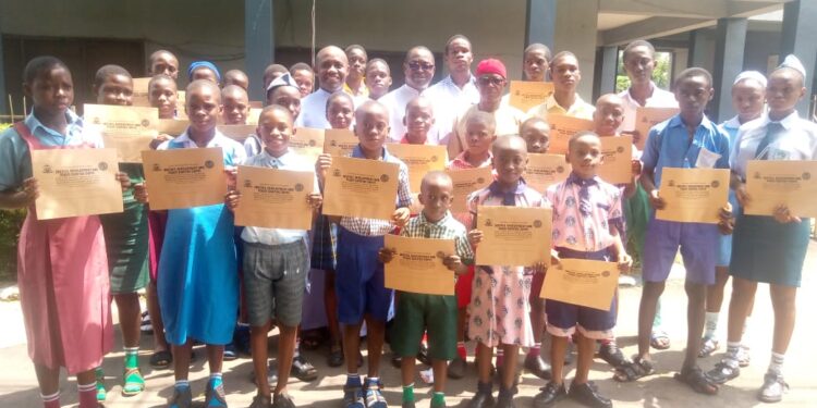 Scholarship: Bishop Ezeokafor lifts 85 indigent students, pupils with N10m