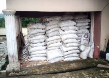 Just In: Sen Dr Tony Nwoye lifts farmers in Anambra North with N150m worth of fertilisers for the Farming Season.