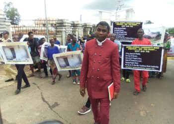 Anambra community accuses monarch of burning houses, confiscating 2000 bags of rice, goats