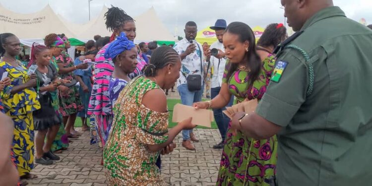 Jubilation in Anambra as First Lady offers N50m empowerment grant to 1000 pettty traders