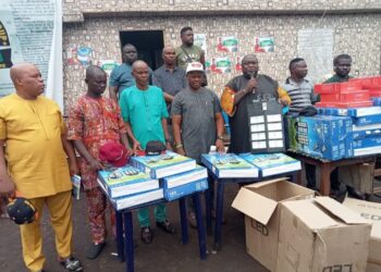 Insecurity: Anambra market embarks on solar lights installation
