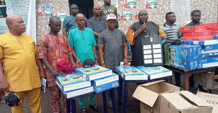 Insecurity: Anambra market embarks on solar lights installation