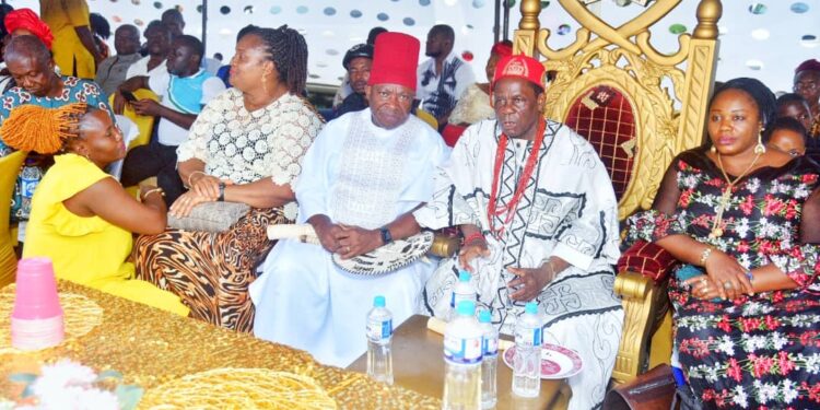 History in Anambra community as farmer wins N.5m for harvesting heaviest yam