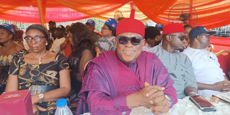 Jubilation in Anambra community as Philanthropist offers scholarships to 25 indigent students, cash gifts to graduates