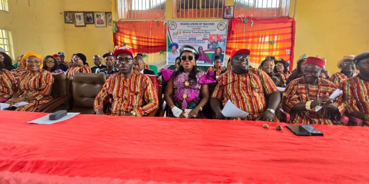 World Teachers’ Day: 4 Anambra teachers, school emerge tops, win prizes