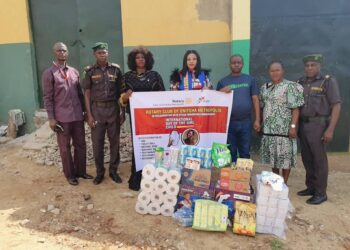 Rotary Club celebrates Int’l Day Of Girl-Child with Onitsha female inmates, distributes palliatives