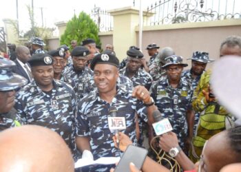 Gunmen wound vigilante operative, raze van in Anambra