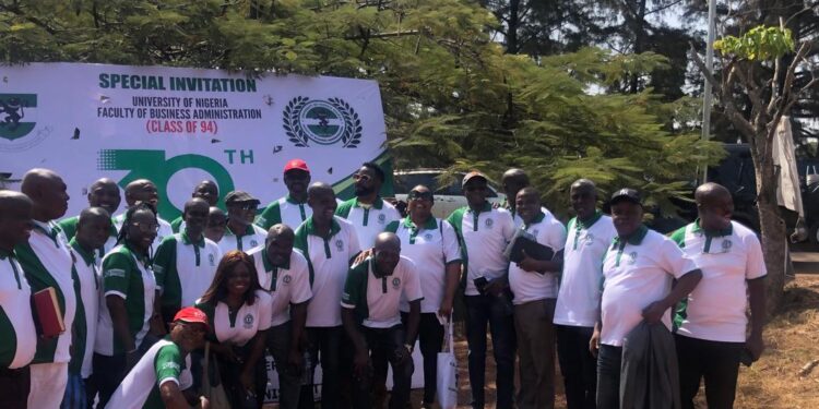 Alumni Association Give Back to School 30 Years After Graduation