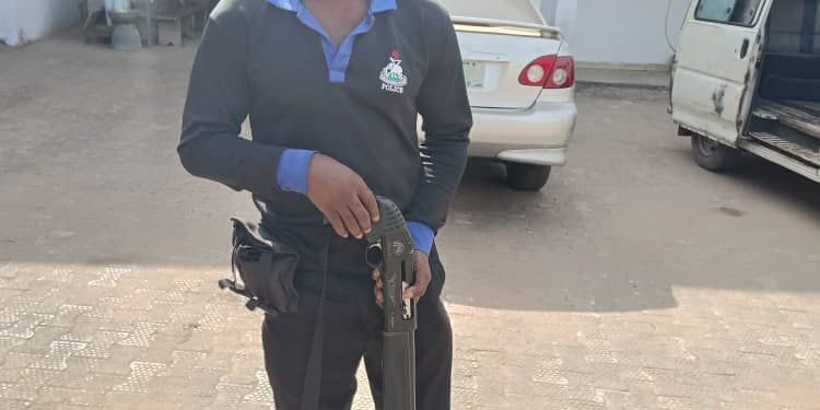 Police arrest fake Police sergeant, 2 others with gun in Anambra