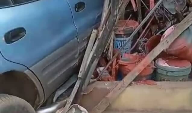 Family of 4, artisans cheat death as car crashes into Anambra market