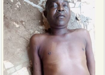 Man Found Dead By Roadside In Awka, Anambra (Graphic Photos)