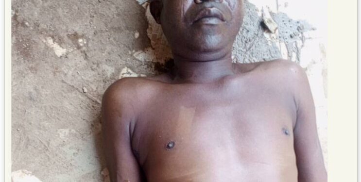 Man Found Dead By Roadside In Awka, Anambra (Graphic Photos)