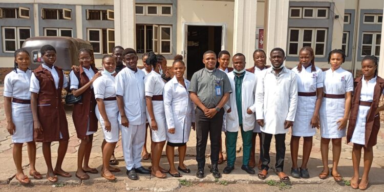 WOHD: 70% Nigerians Lose Teeth Annually, Says Dentist as UNINIGER Offers Free Dental Services