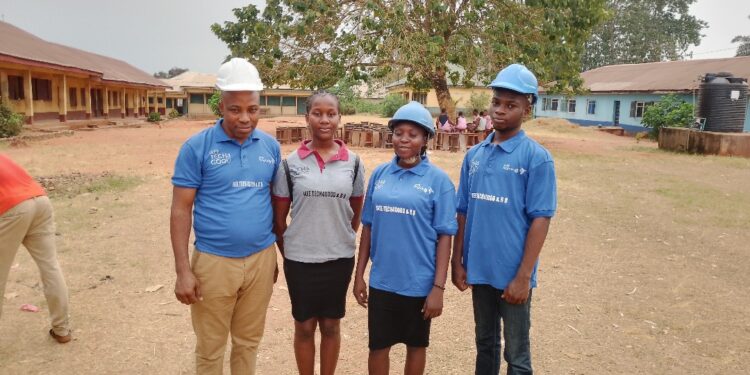 Jubulation As Group Donates Solar-Powered Borehole, Street Lights, Others To Anambra School