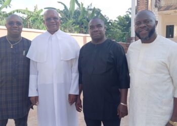 Engr. Onunkwo Celebrates Easter at St Paul’s Cath. Church Umuchu, Makes Cash Donation for Church Dedication Project