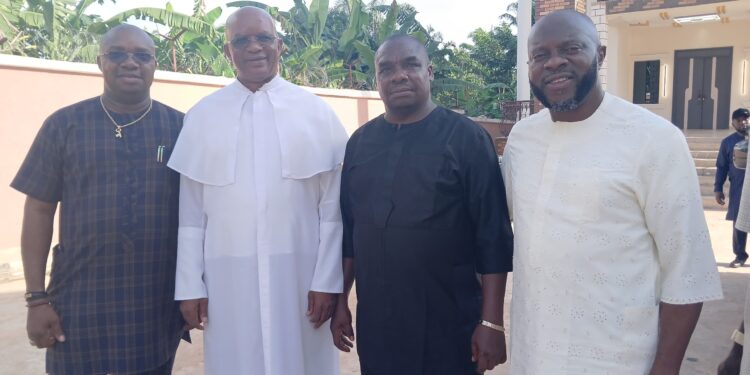 Engr. Onunkwo Celebrates Easter at St Paul’s Cath. Church Umuchu, Makes Cash Donation for Church Dedication Project