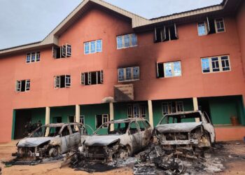 Gunmen Attack Town Hall, Kill 1, burn 3 vehicles in Anambra