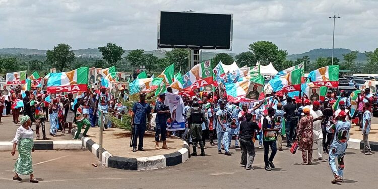 Tinubu’s Visit: APC Outshines APGA at Anambra Airport [Photos]