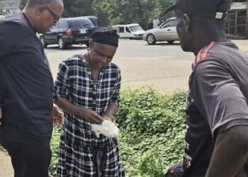 Man Narrates How Peter Obi Rescued an Elderly Woman In Distress