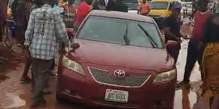 Tension as Gunmen Kill two Along Agulu-Nanka Boundary in Anambra (Video)