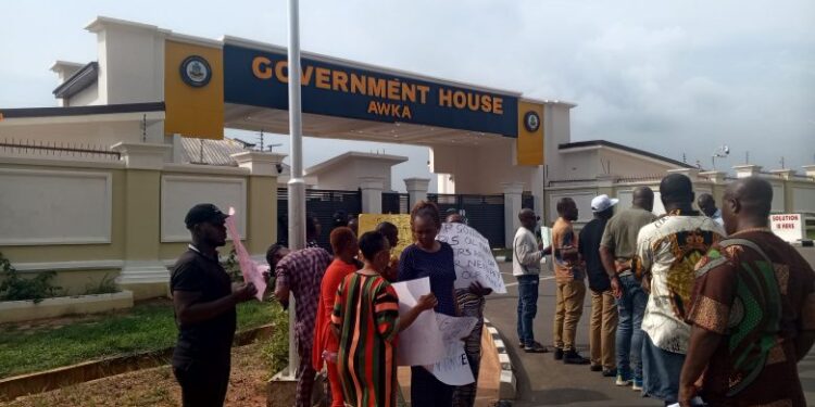Again, Anambra Streetlight Contractors Protest Over Unpaid N900m Debt.