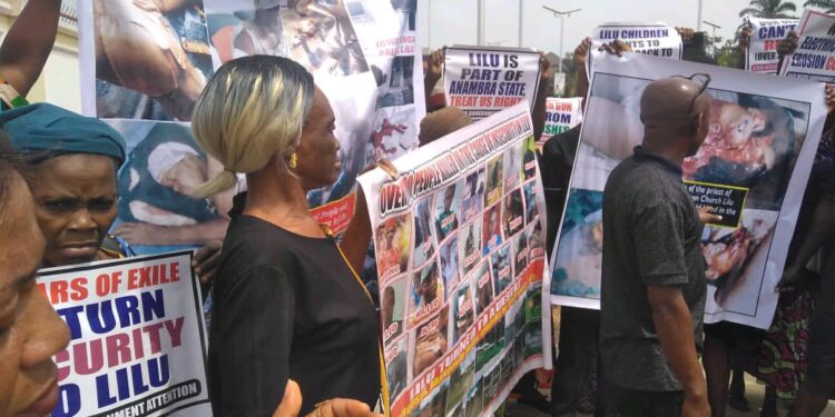 “Rescue Us”, Anambra Community Protests Killings, Begs Government for Help