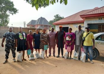 Ezeonu Fetes Nnobi Policemen with banquets, gifts 