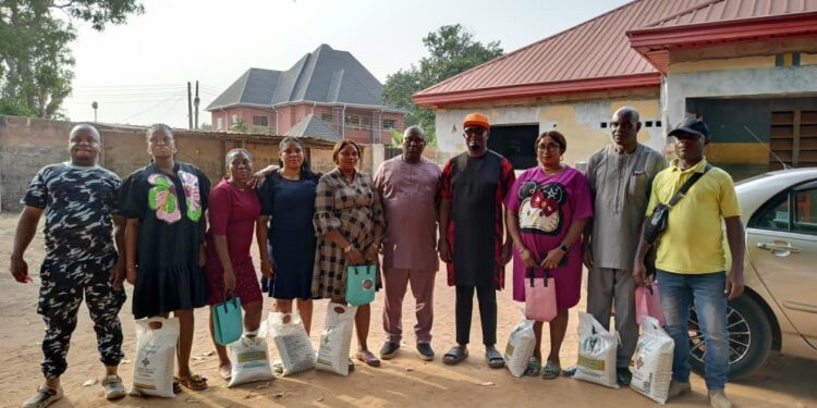 Ezeonu Fetes Nnobi Policemen with banquets, gifts