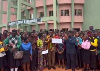 Peter Obi Visits University on the Niger, Donates ₦25M